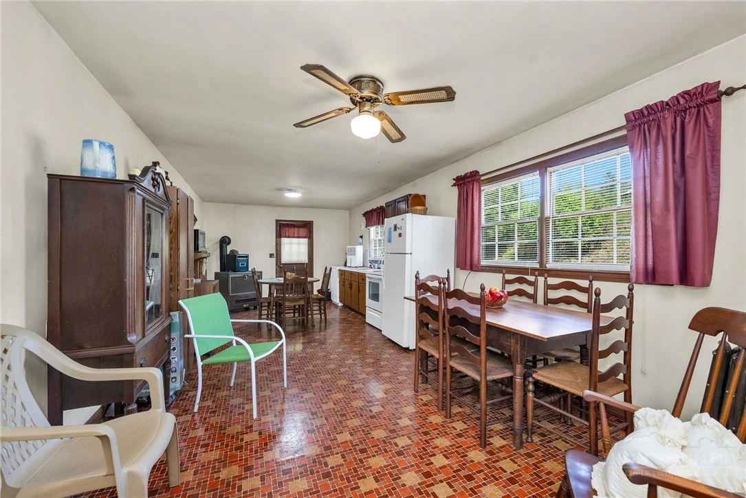 Image number 10 for the current listing
