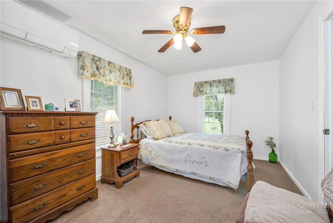 Image number 9 for the current listing