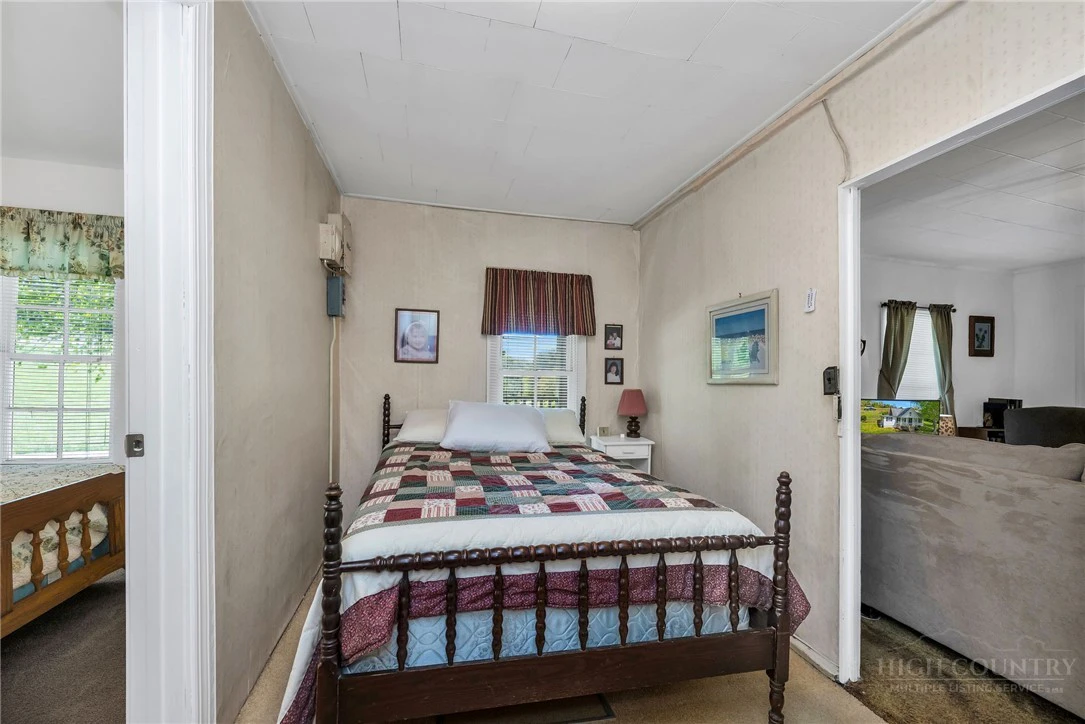 Image number 7 for the current listing