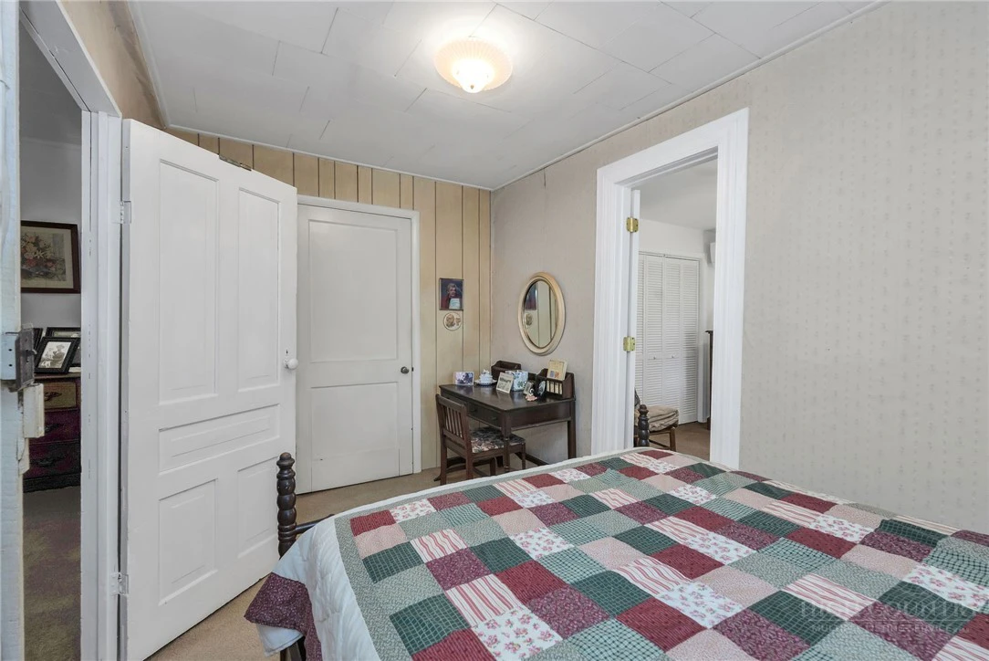 Image number 6 for the current listing