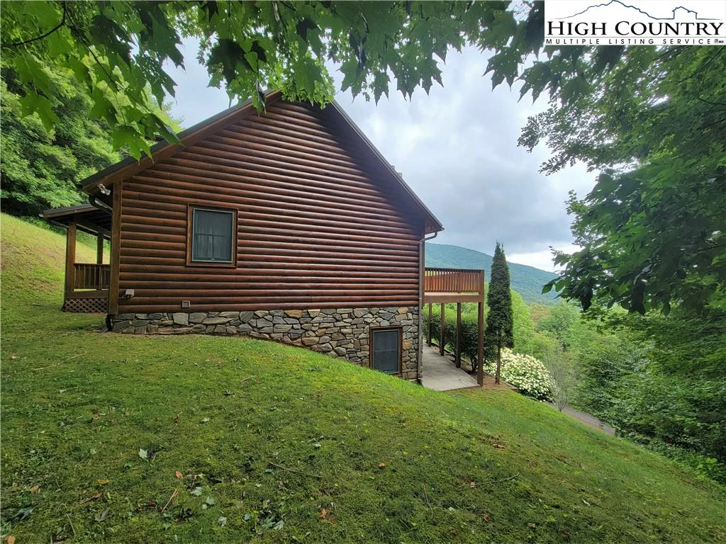 Image number 15 for the current listing