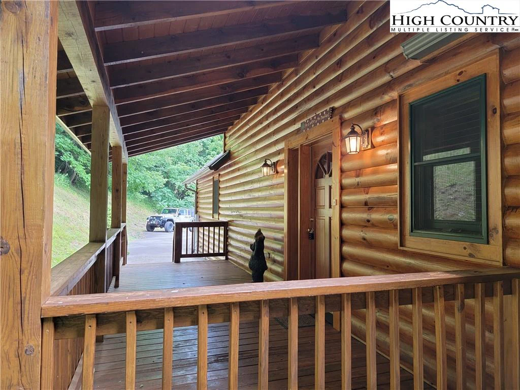Image number 16 for the current listing