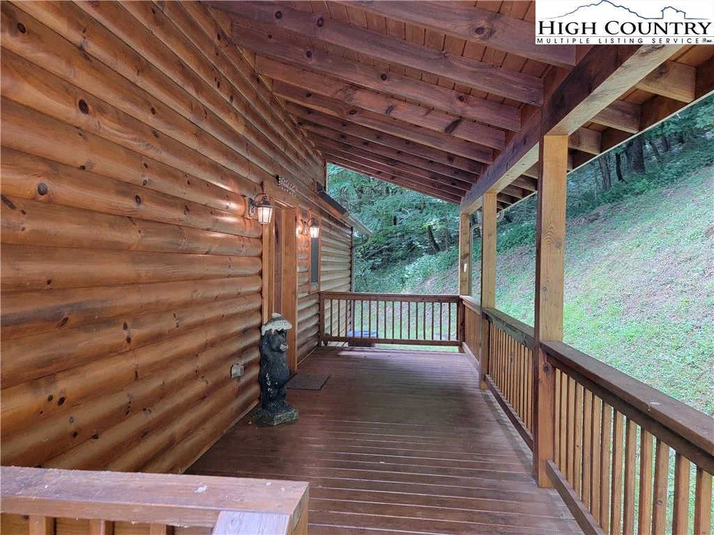 Image number 17 for the current listing