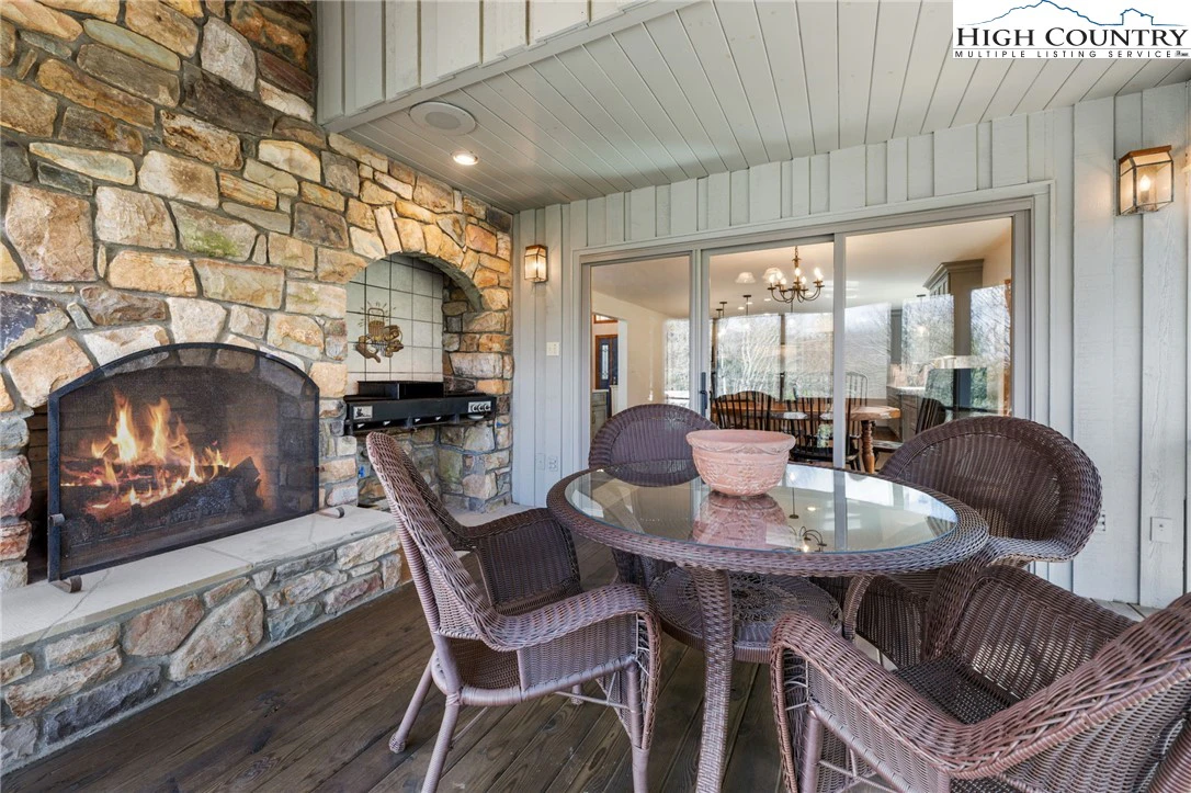 Image number 2 for the current listing
