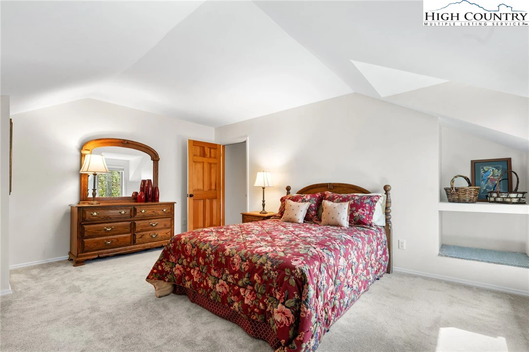 Image number 5 for the current listing