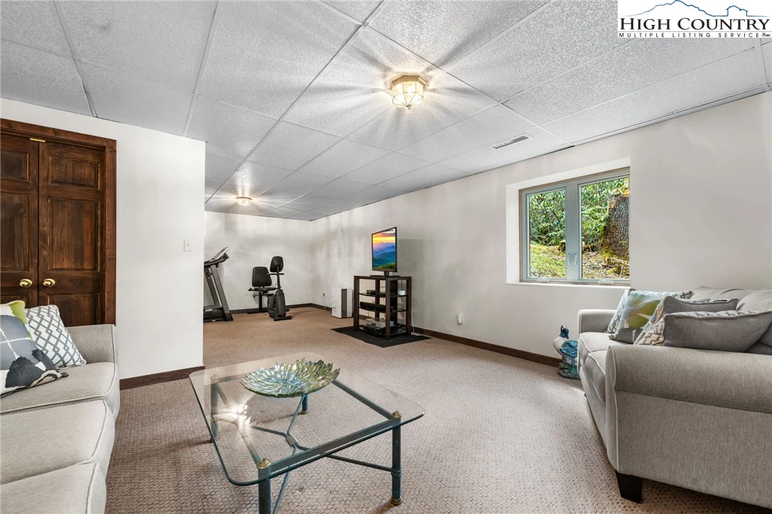 Image number 9 for the current listing