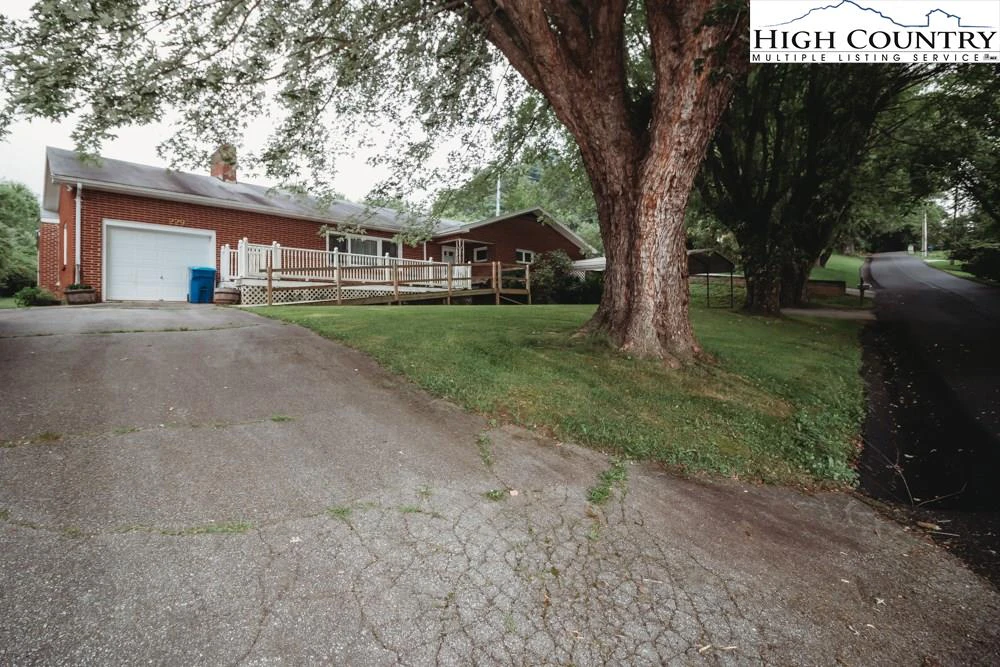 Image number 1 for the current listing