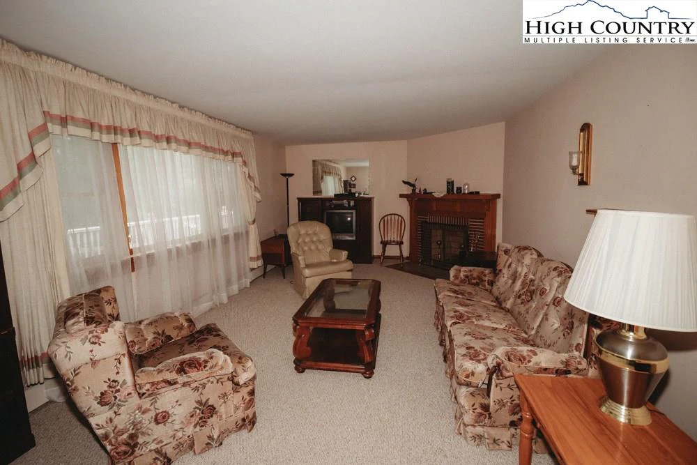 Image number 21 for the current listing