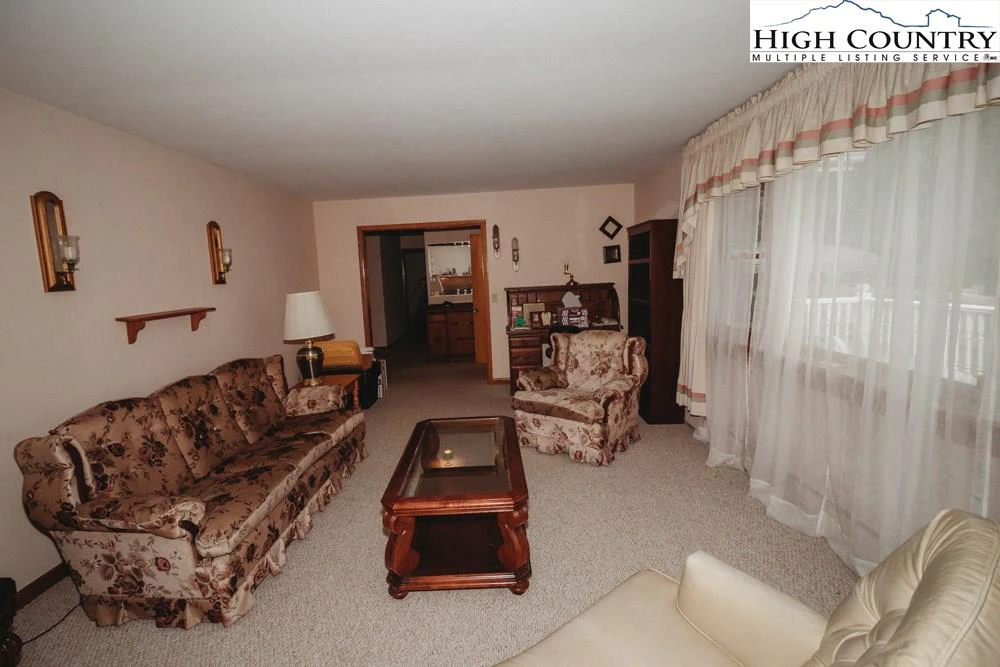 Image number 20 for the current listing