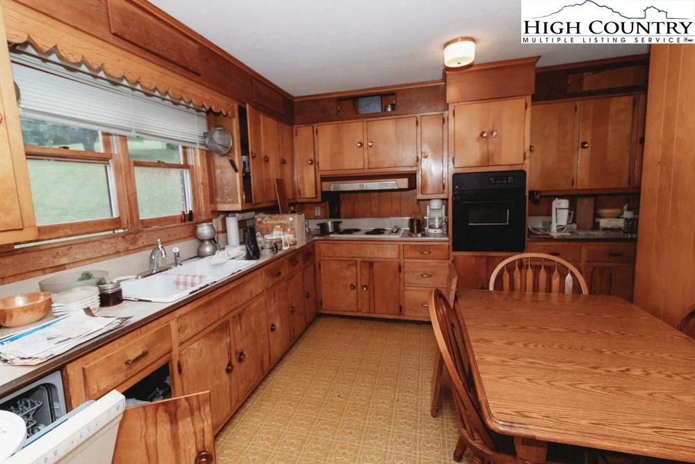 Image number 19 for the current listing