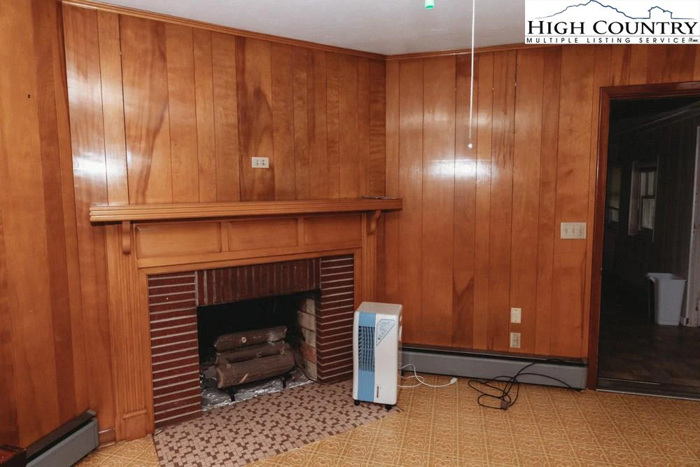 Image number 2 for the current listing