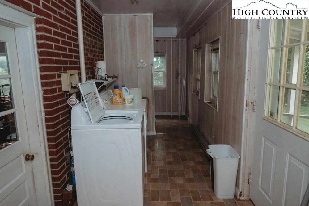 Image number 16 for the current listing