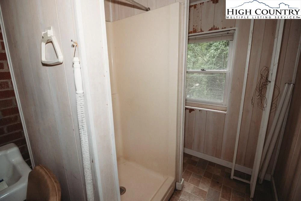 Image number 14 for the current listing