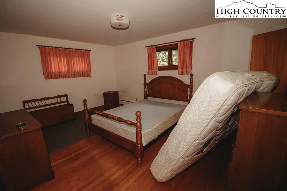 Image number 11 for the current listing