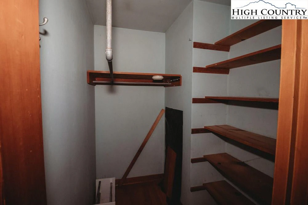Image number 10 for the current listing