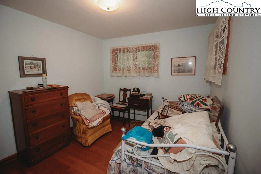 Image number 8 for the current listing