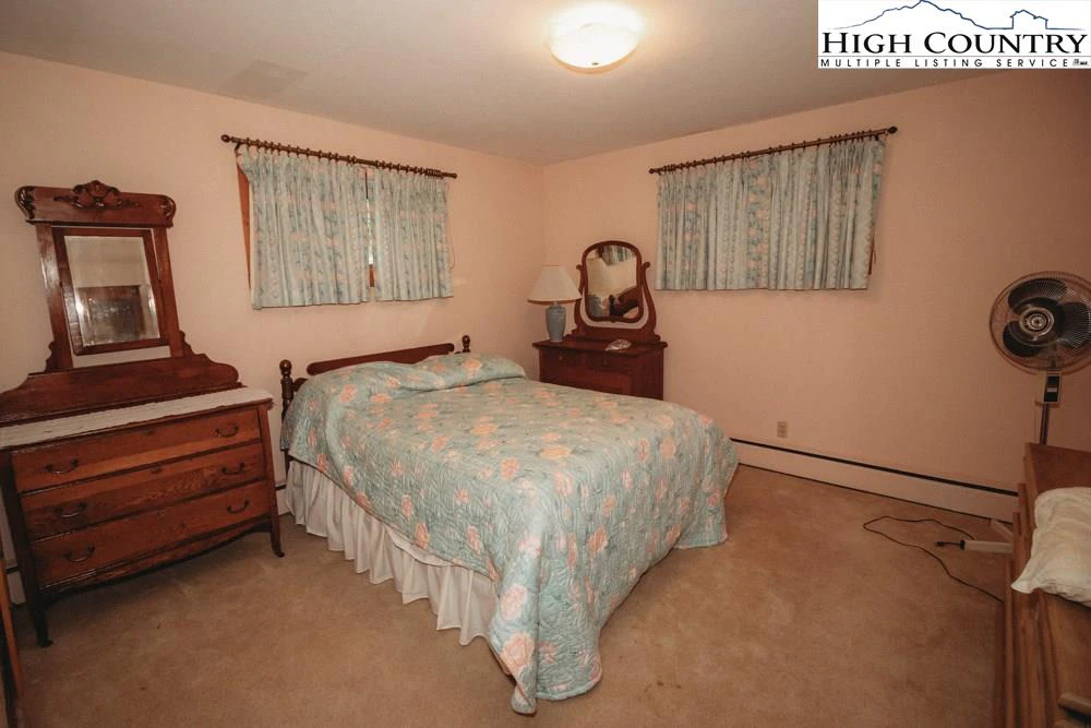 Image number 7 for the current listing