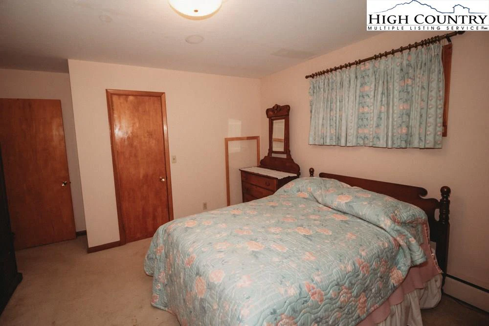 Image number 6 for the current listing
