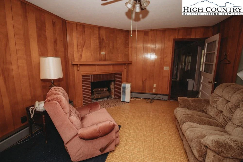 Image number 5 for the current listing