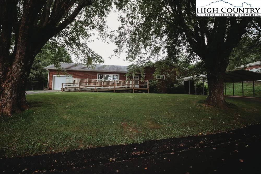 Image number 28 for the current listing