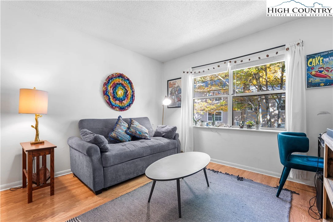 Image number 2 for the current listing