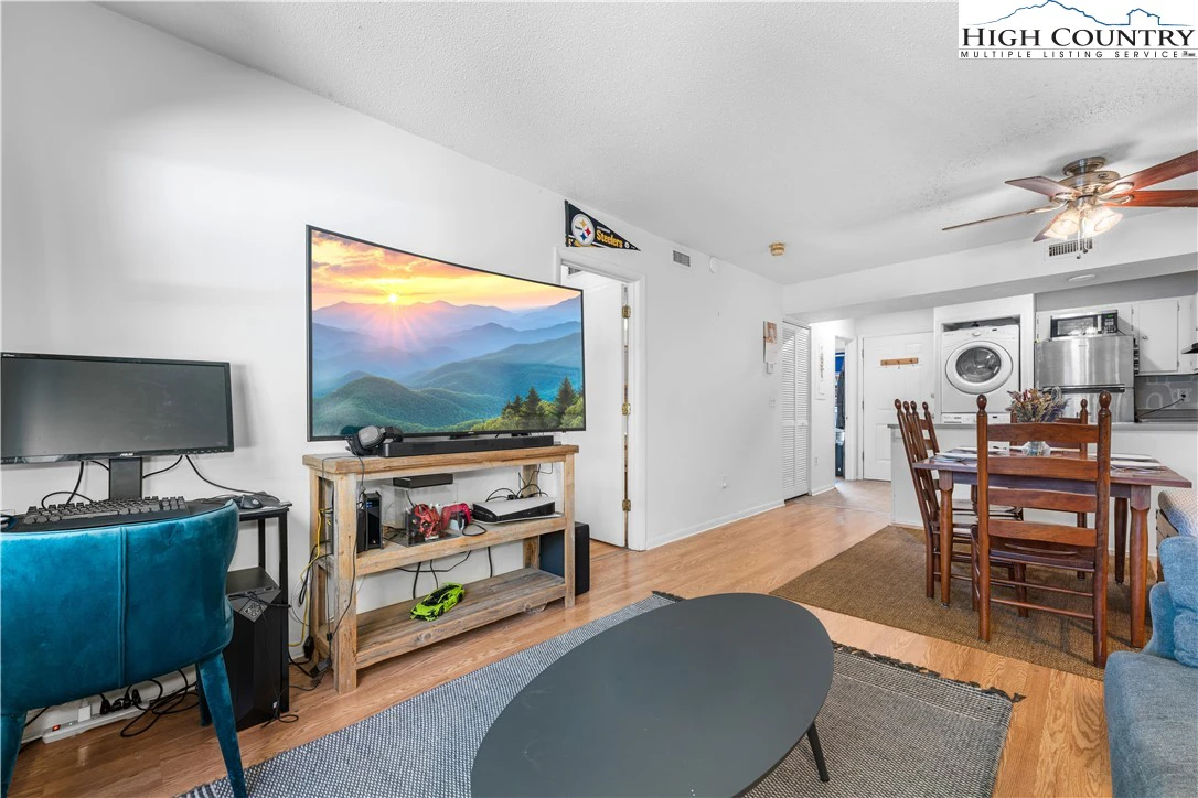 Image number 13 for the current listing