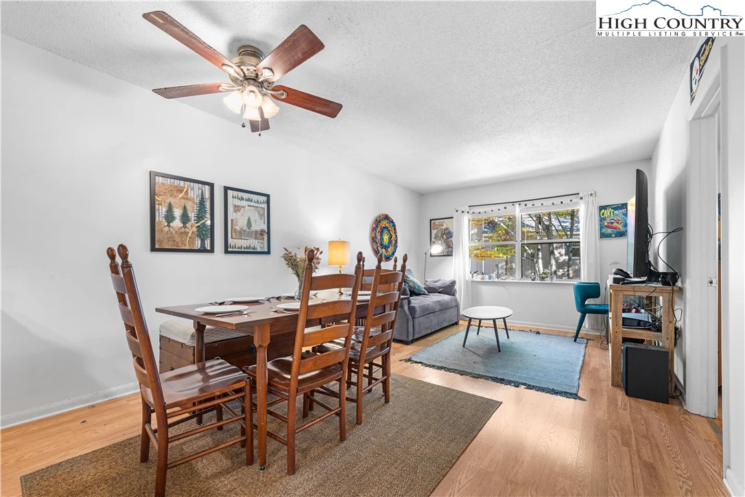Image number 15 for the current listing