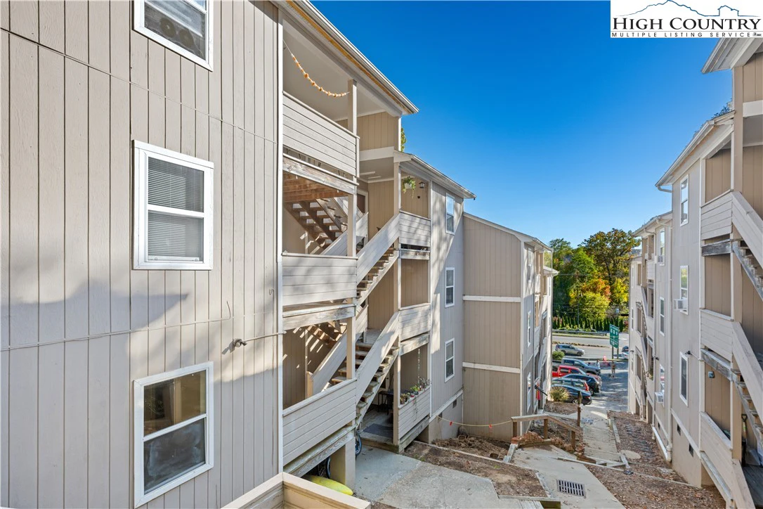 Image number 1 for the current listing