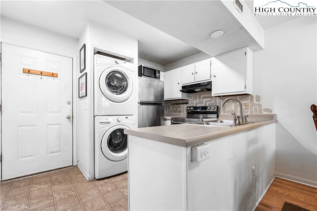 Image number 19 for the current listing