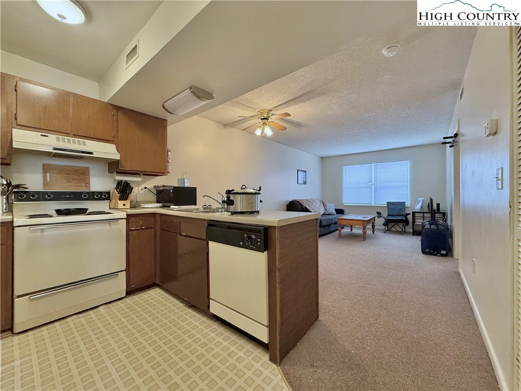 Image number 11 for the current listing