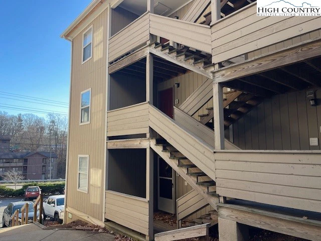 Image number 1 for the current listing