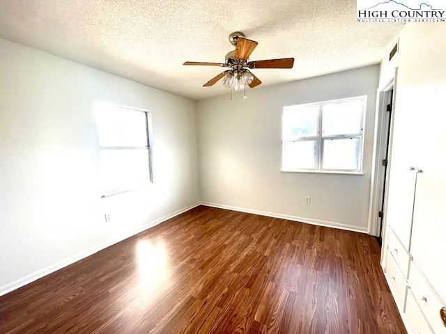 Image number 5 for the current listing