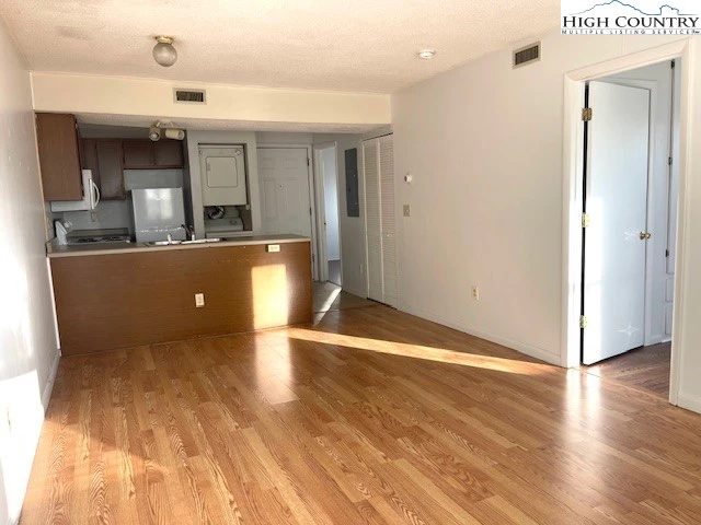 Image number 13 for the current listing