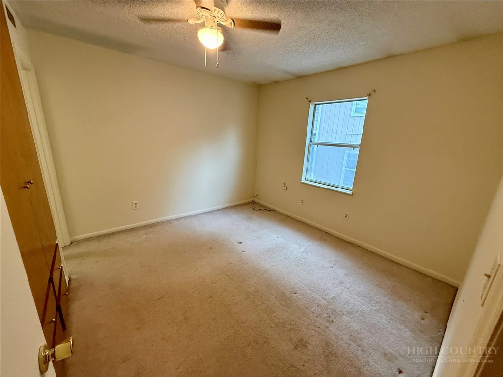 Image number 12 for the current listing