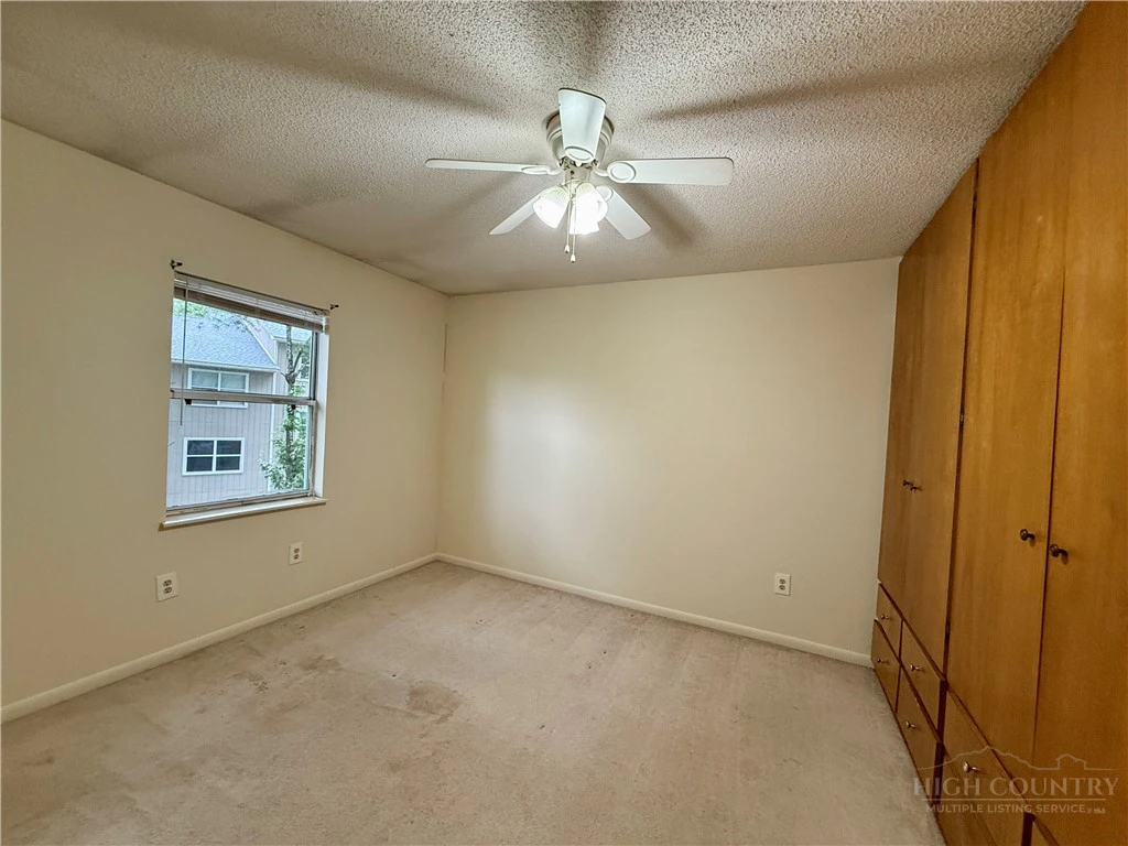 Image number 15 for the current listing