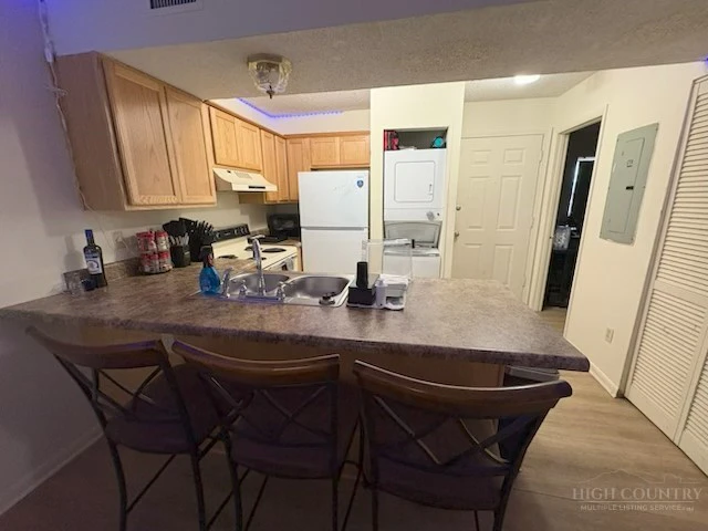 Image number 12 for the current listing
