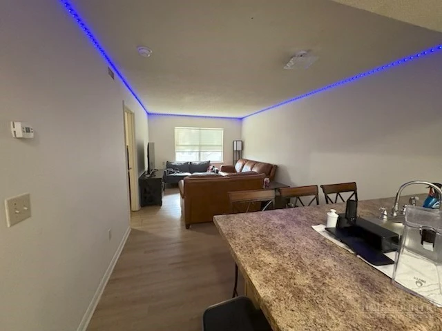 Image number 14 for the current listing