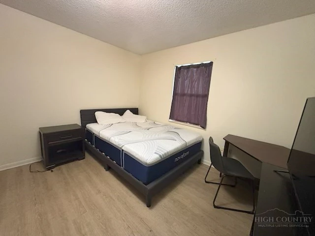 Image number 18 for the current listing
