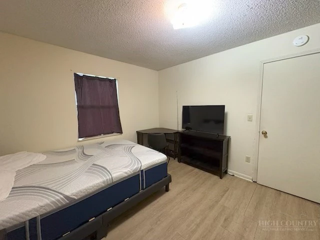 Image number 20 for the current listing
