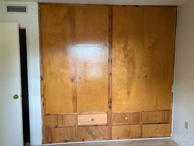 Image number 22 for the current listing