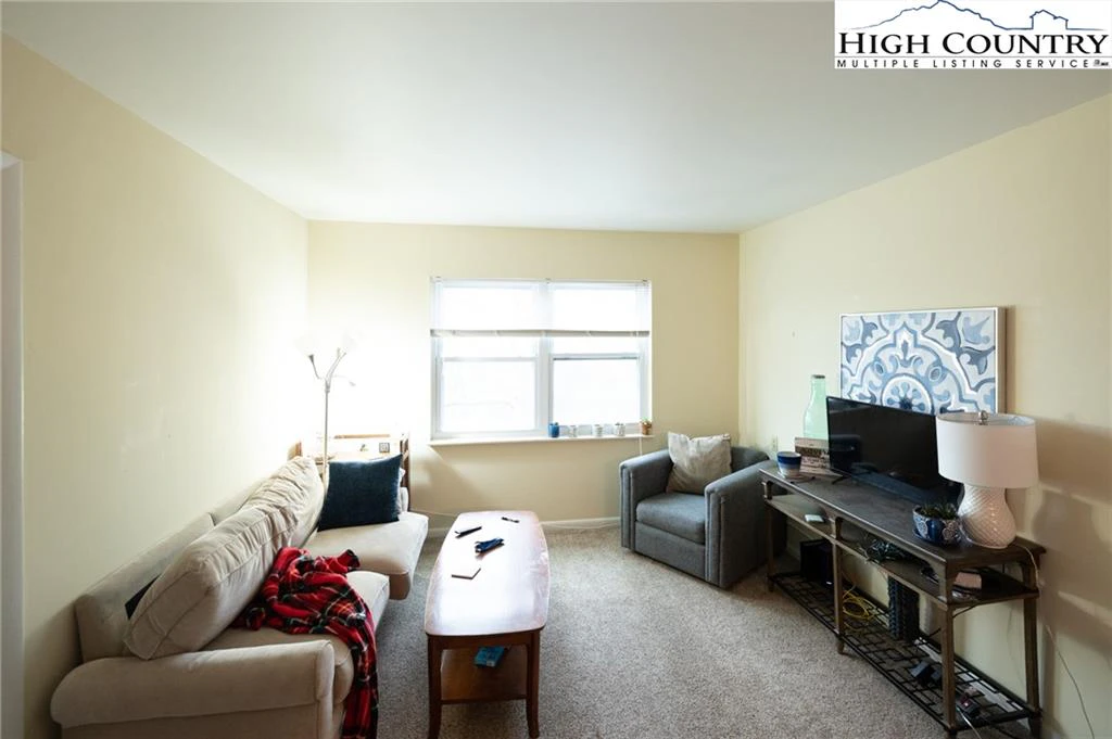 Image number 16 for the current listing