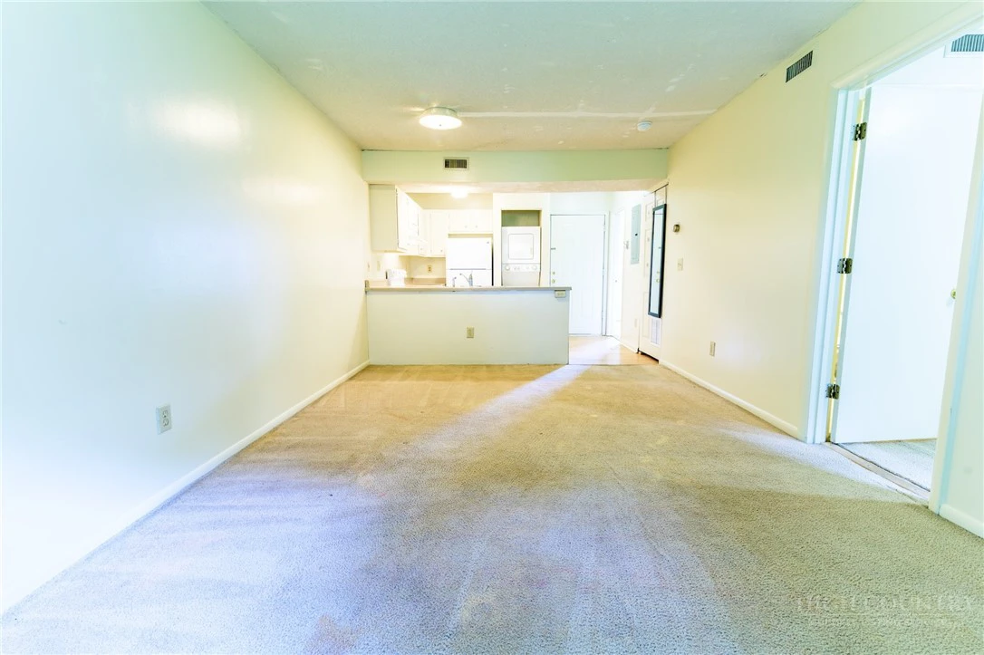 Image number 3 for the current listing