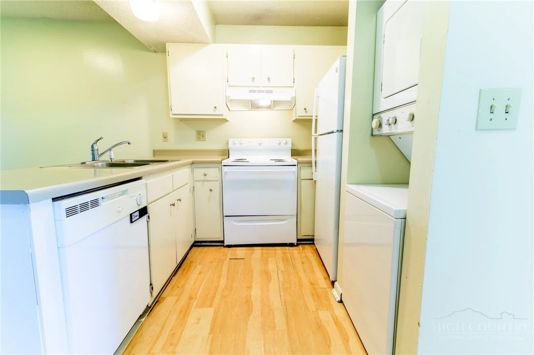 Image number 4 for the current listing