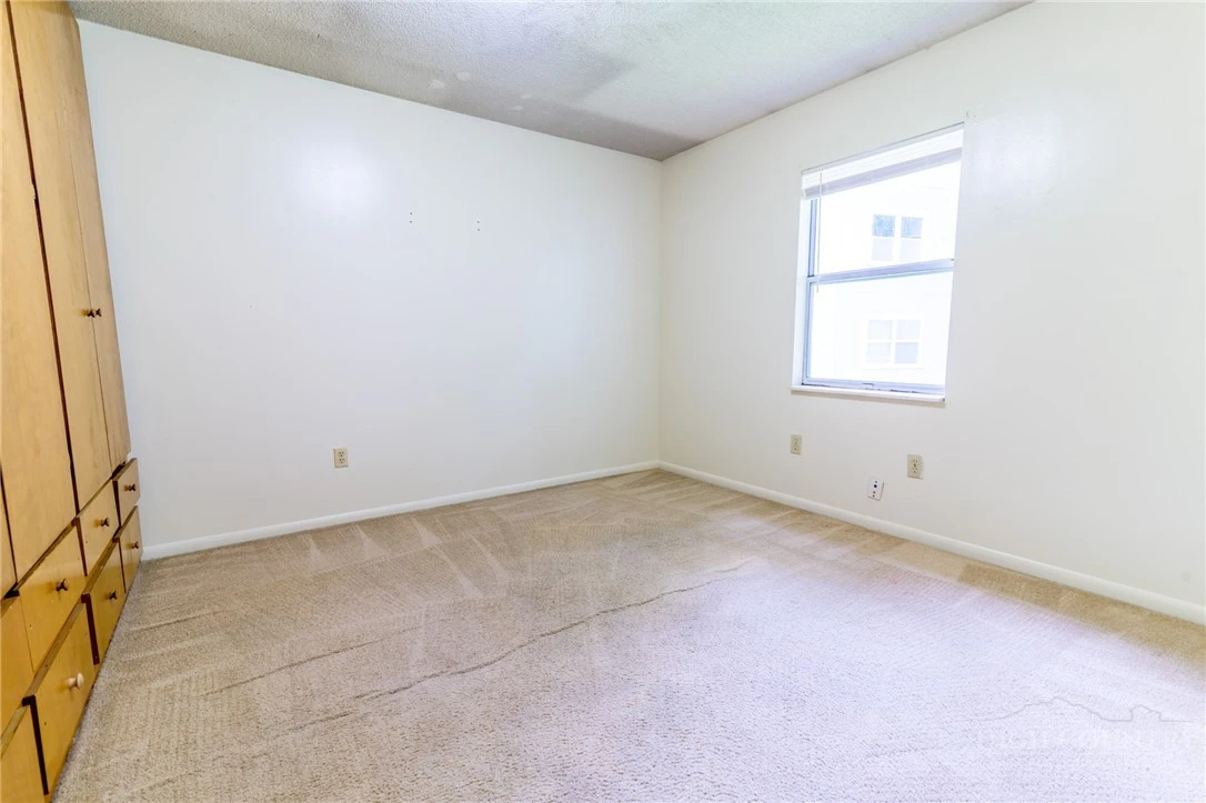 Image number 7 for the current listing