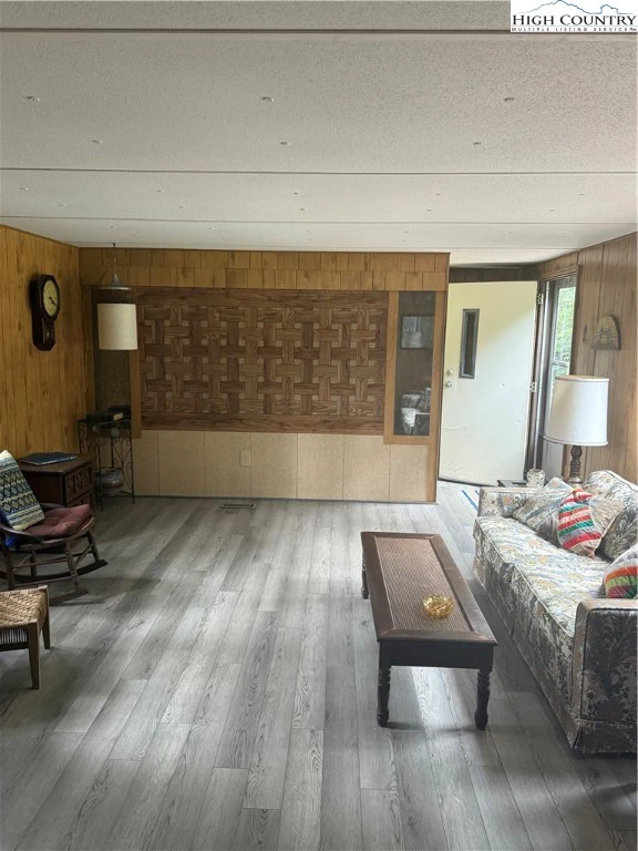 Image number 9 for the current listing