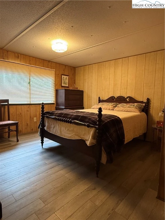 Image number 12 for the current listing