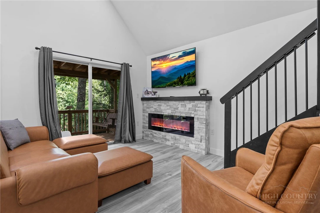 Image number 2 for the current listing