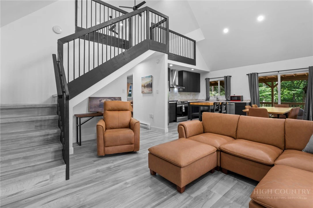 Image number 5 for the current listing