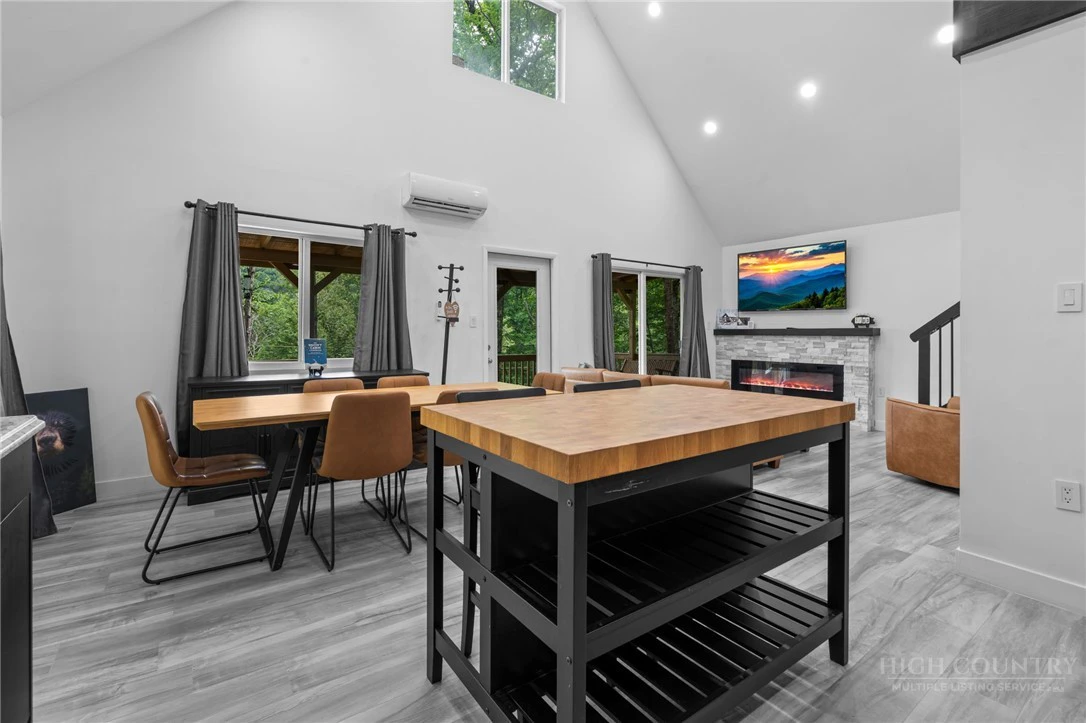 Image number 6 for the current listing