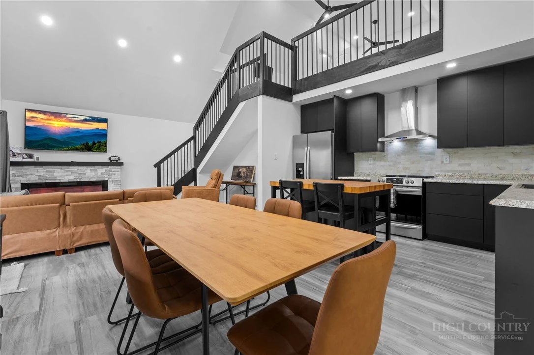 Image number 10 for the current listing